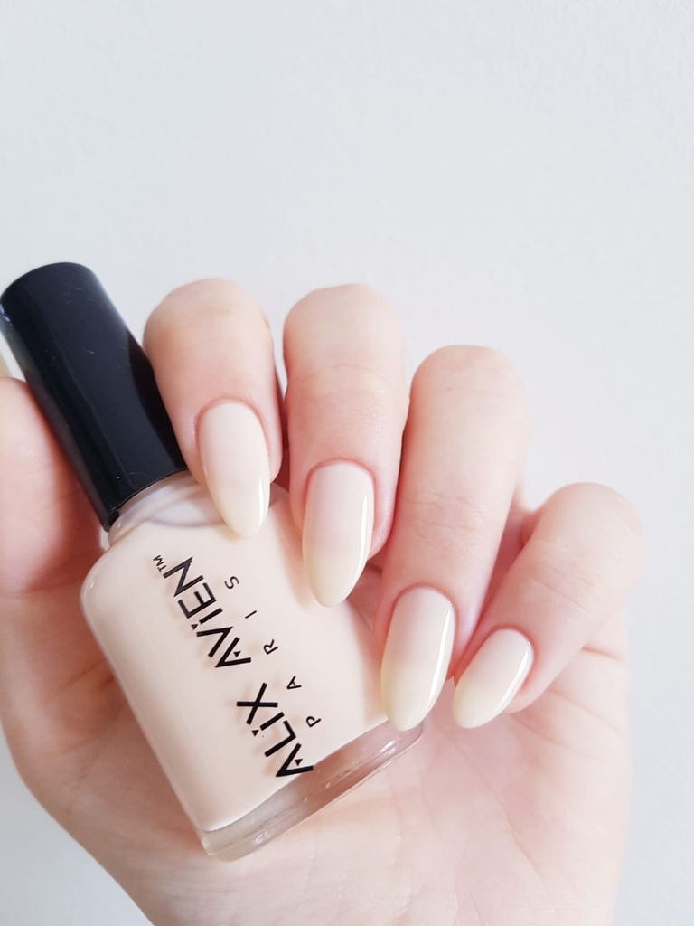 Alix Avien Nail Lacquer 06 - Image 2